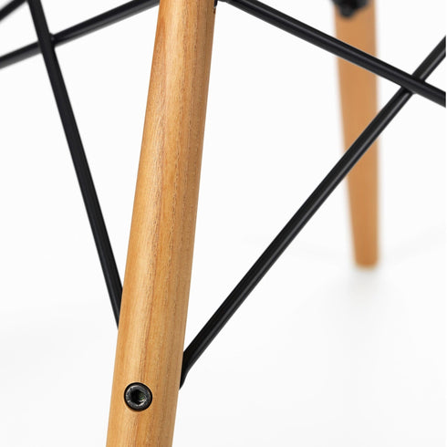 Cadeira Eames em Plástico DSW / Base maple